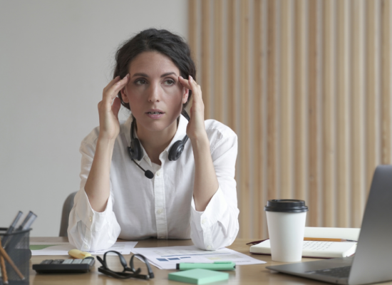 sintomas-de-estres-laboral-en-mujeres