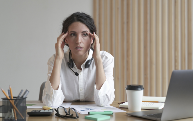 sintomas-de-estres-laboral-en-mujeres